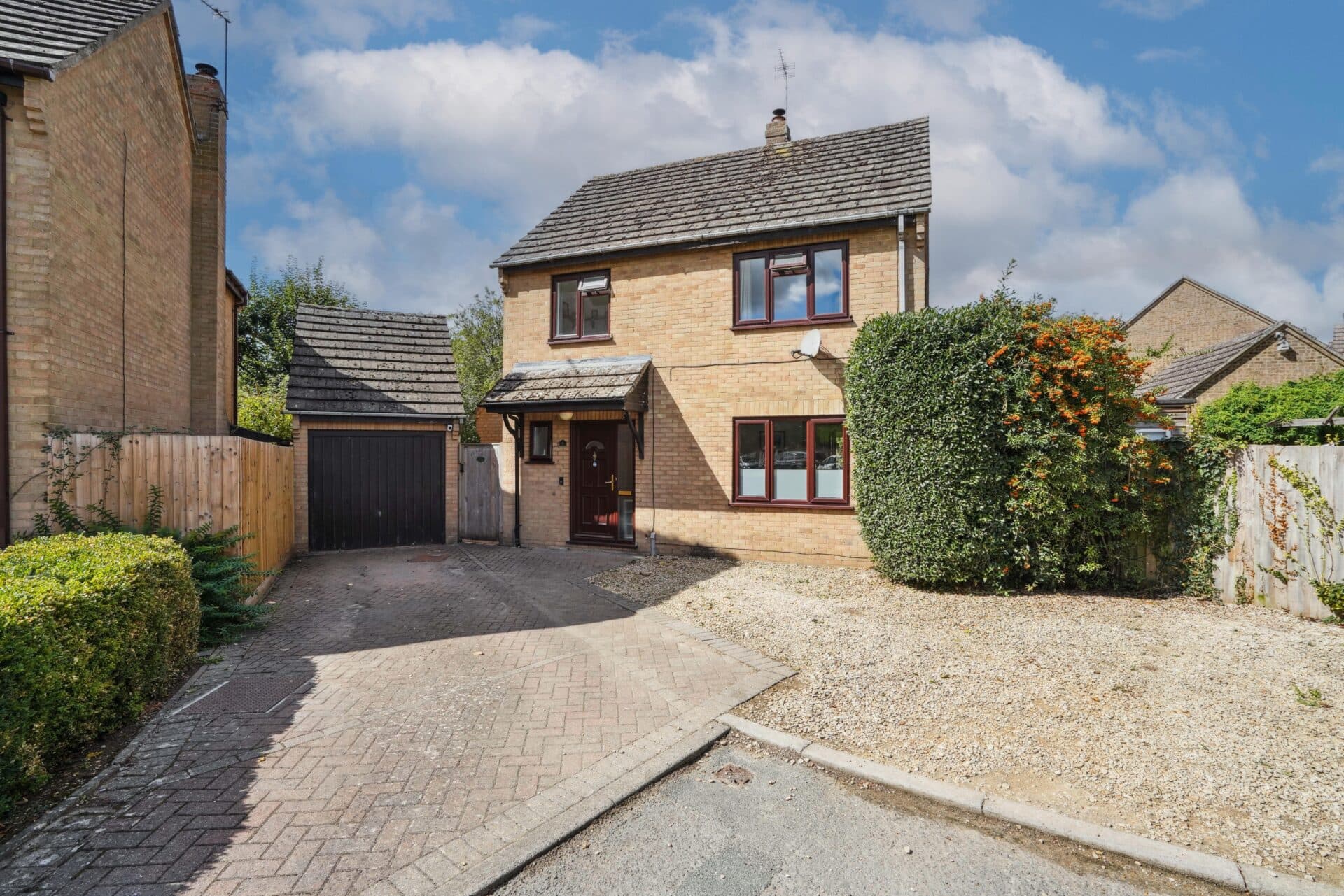 Lovell Close, Ducklington, Witney, Witney, OX29 7YQ