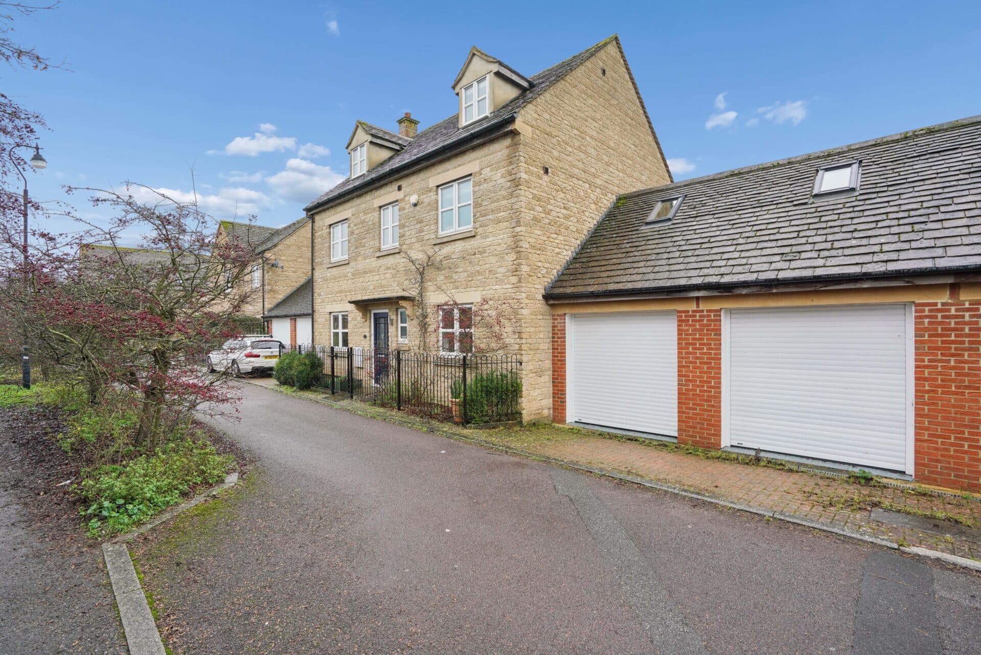 Northfield Farm Lane, Witney, Witney, OX28 1UA