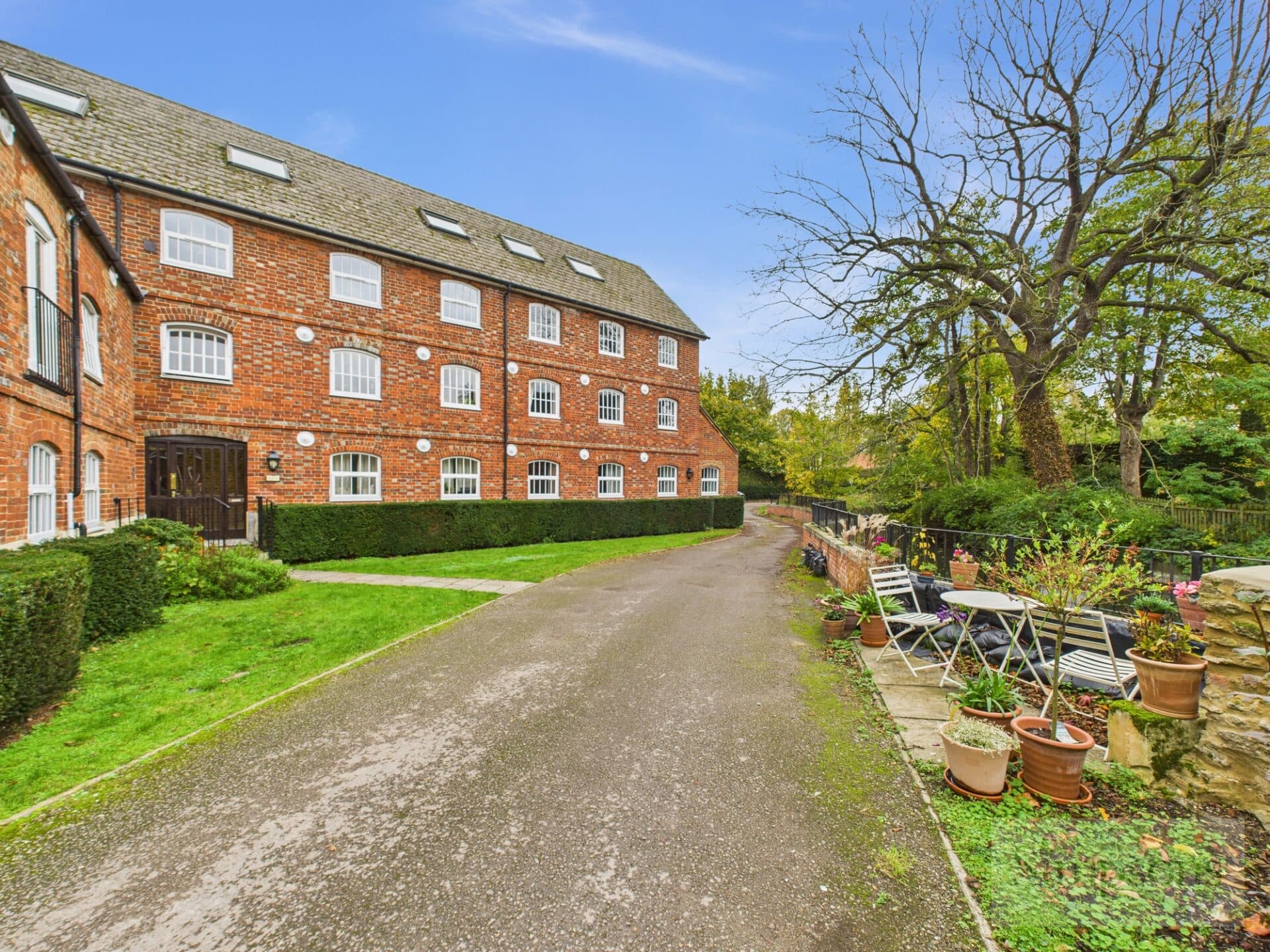 St. Helens Mill, St. Helens Wharf, Abingdon, OX14 5EN